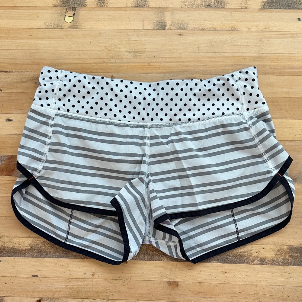 Women's LULULEMON Mid-rise Running Shorts, Size 4 (estimated)